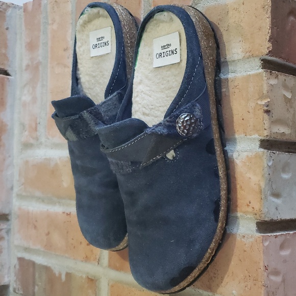 Earth Origin Clogs - Picture 3 of 5